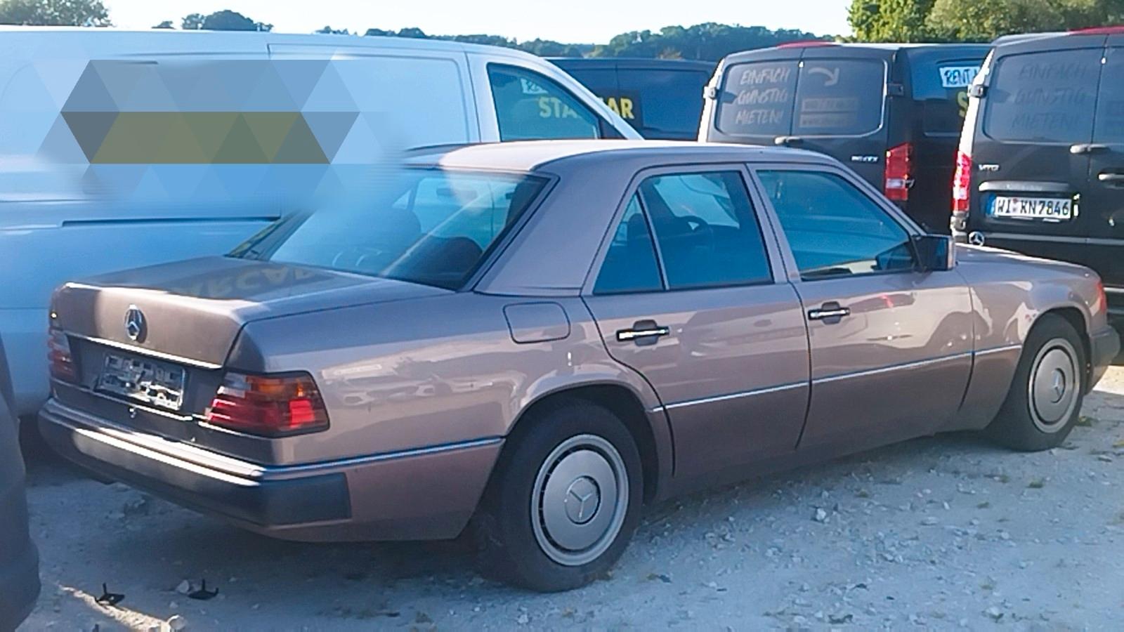Mercedes-Benz 220E