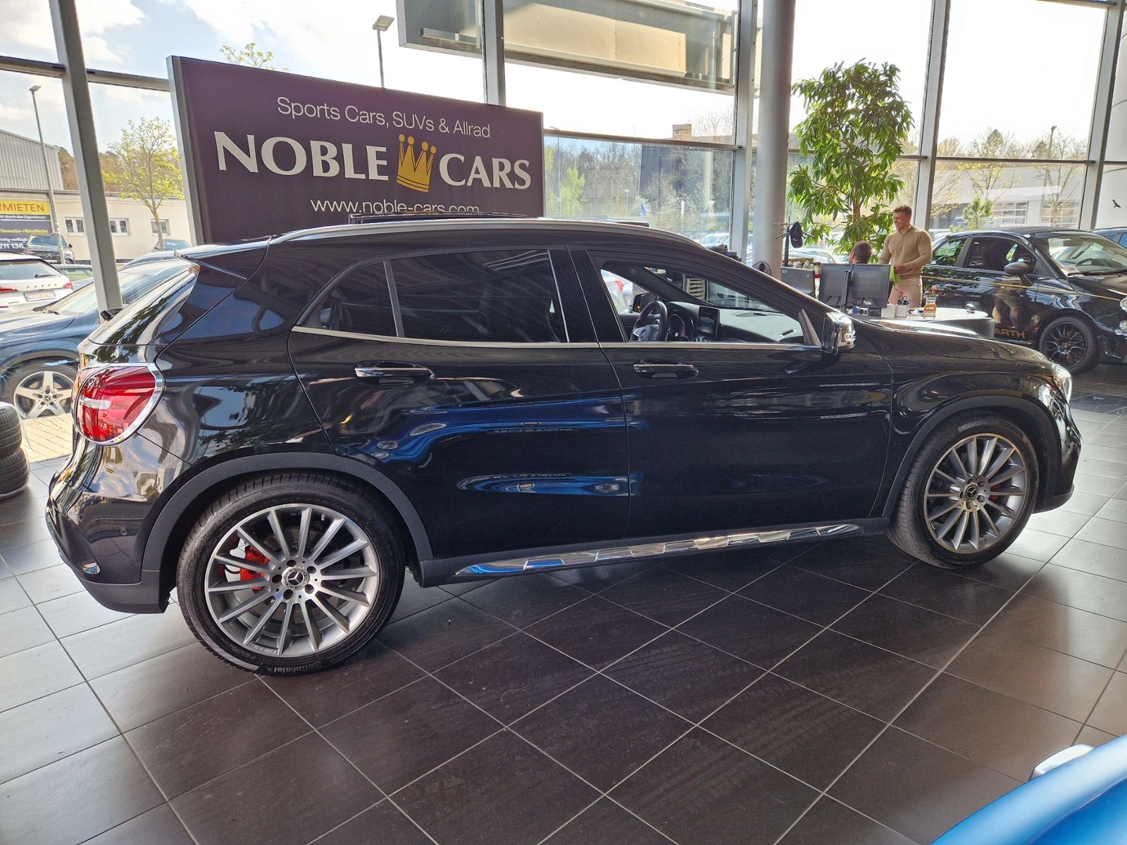 Fahrzeugabbildung Mercedes-Benz GLA 250 4Matic AMG-LINE PANO LED