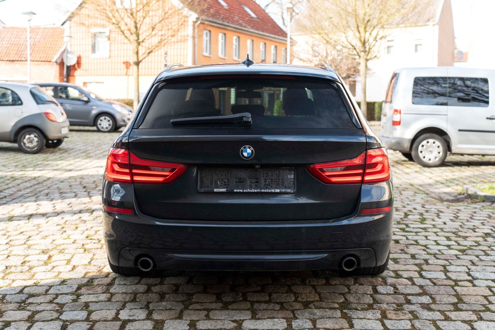 Fahrzeugabbildung BMW 520d xDrive SPORT SHADOW ACC LED H&K 360° TOTW