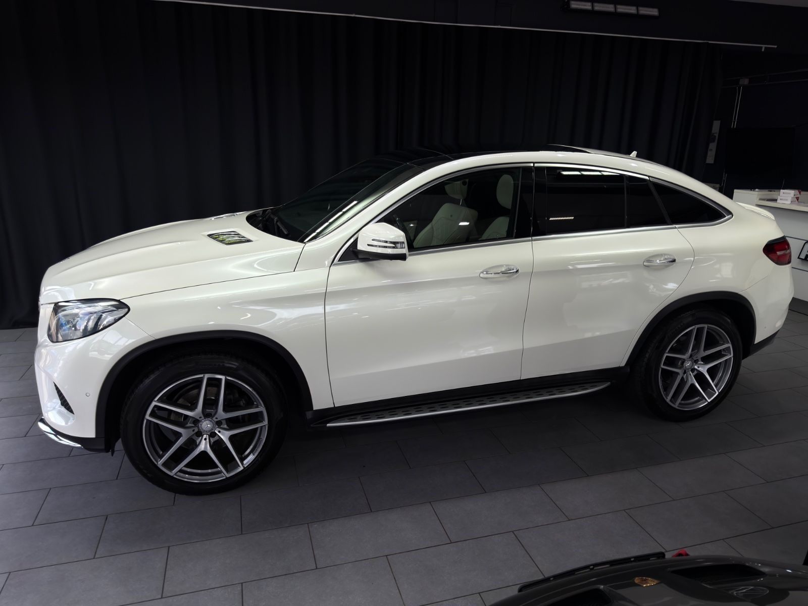 Fahrzeugabbildung Mercedes-Benz GLE 350 d Coupe 4Matic|TV|PANO|AMG-LINE|VOLL|22"