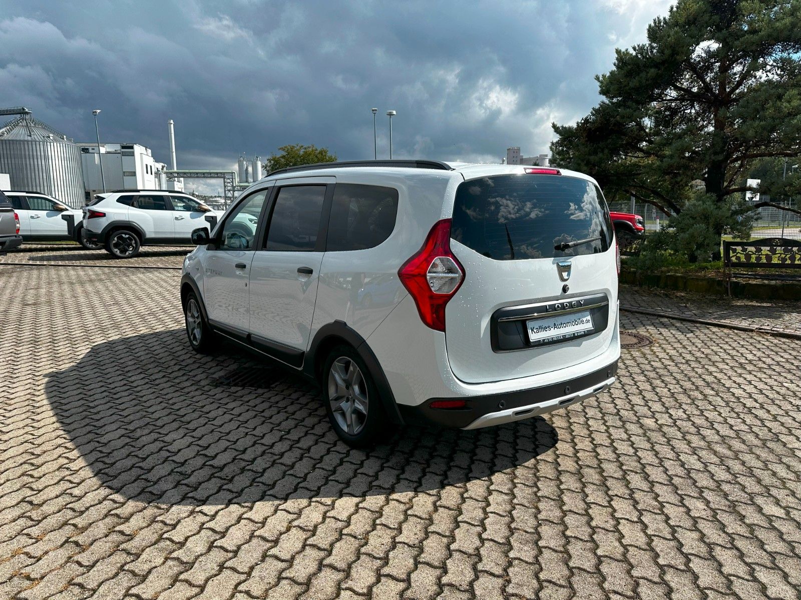 Fahrzeugabbildung Dacia Lodgy Stepway Plus