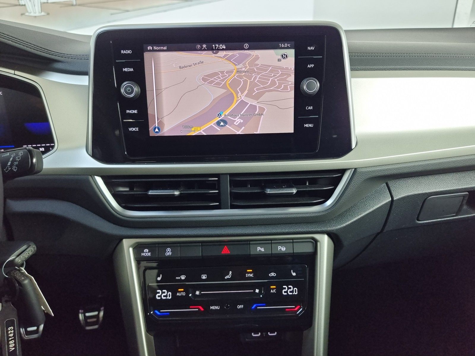 Fahrzeugabbildung Volkswagen T-Roc Move 1.0 TSI Navigation + Assistenzpaket