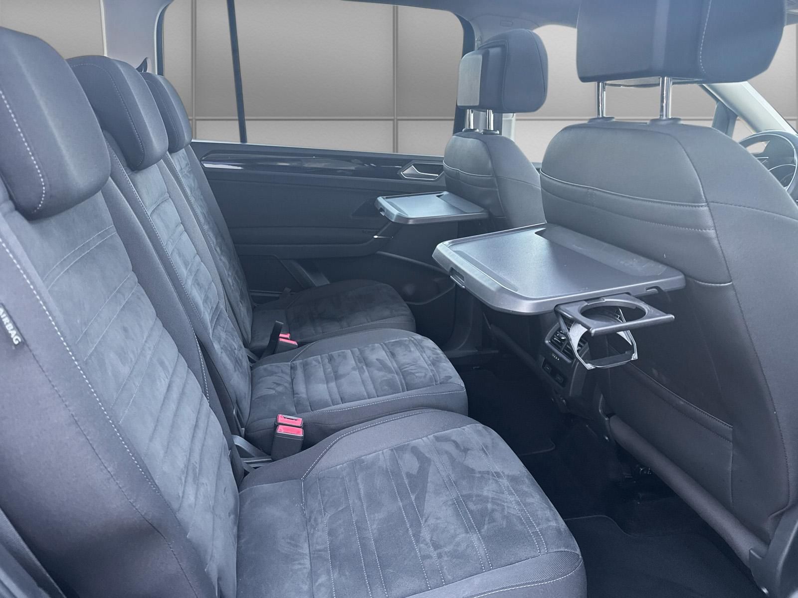 Fahrzeugabbildung Volkswagen Touran Highline 1.5 TSI EU6d-T OPF R-Line Pano