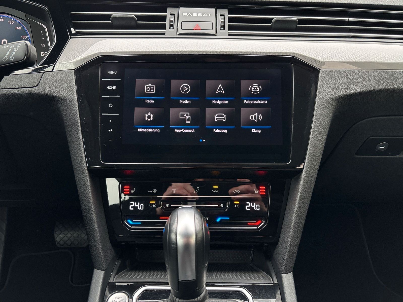 Fahrzeugabbildung Volkswagen Passat Variant 1.5 TSI Business AHK Kamera AppCo