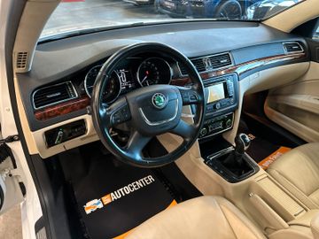 Skoda Superb Combi Elegance *1. Hand*Xenon*Klima*Navi*