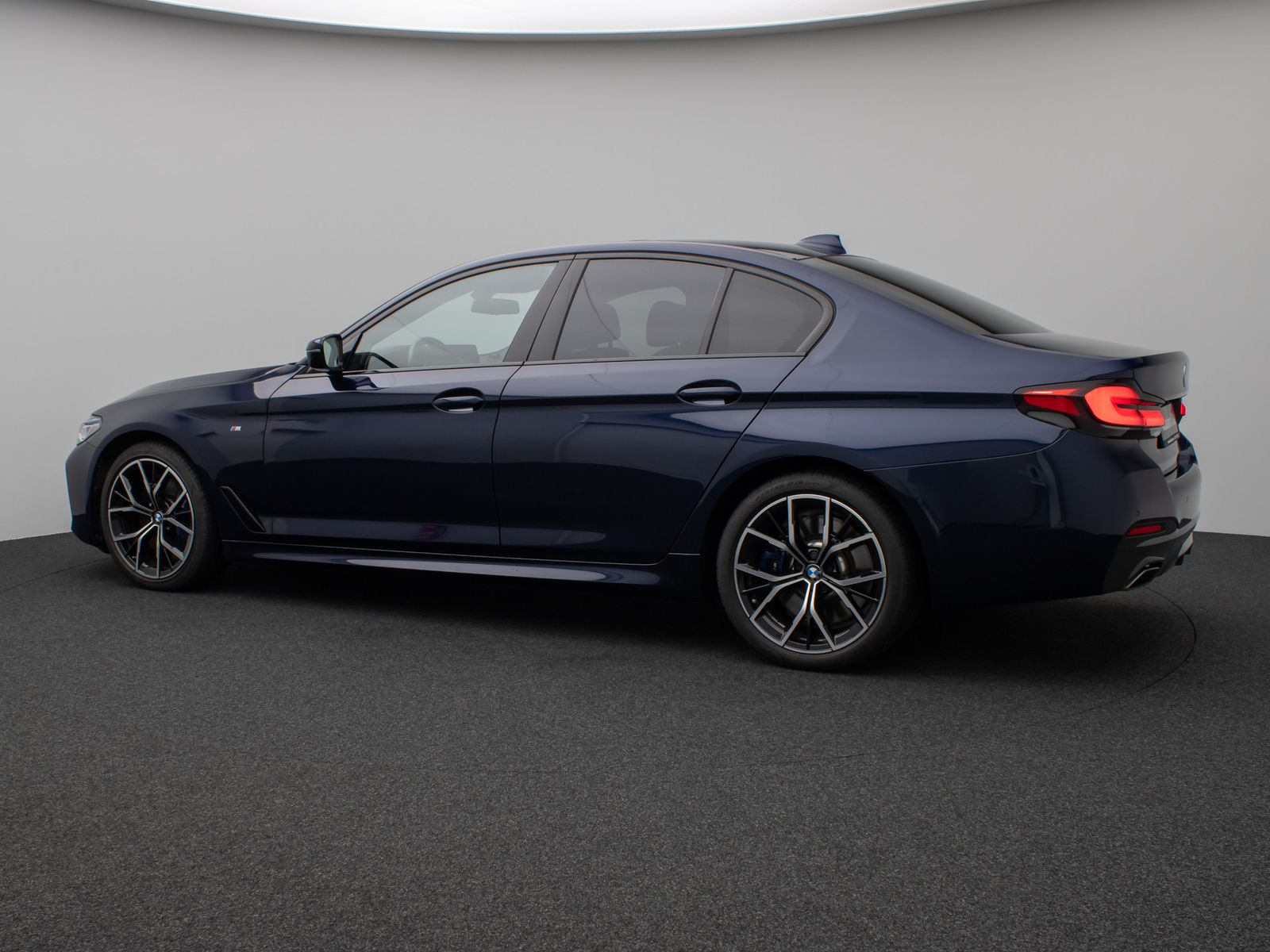 Fahrzeugabbildung BMW 540d xD M Sport Glasdach Kamer Laser HUD H/K 19"