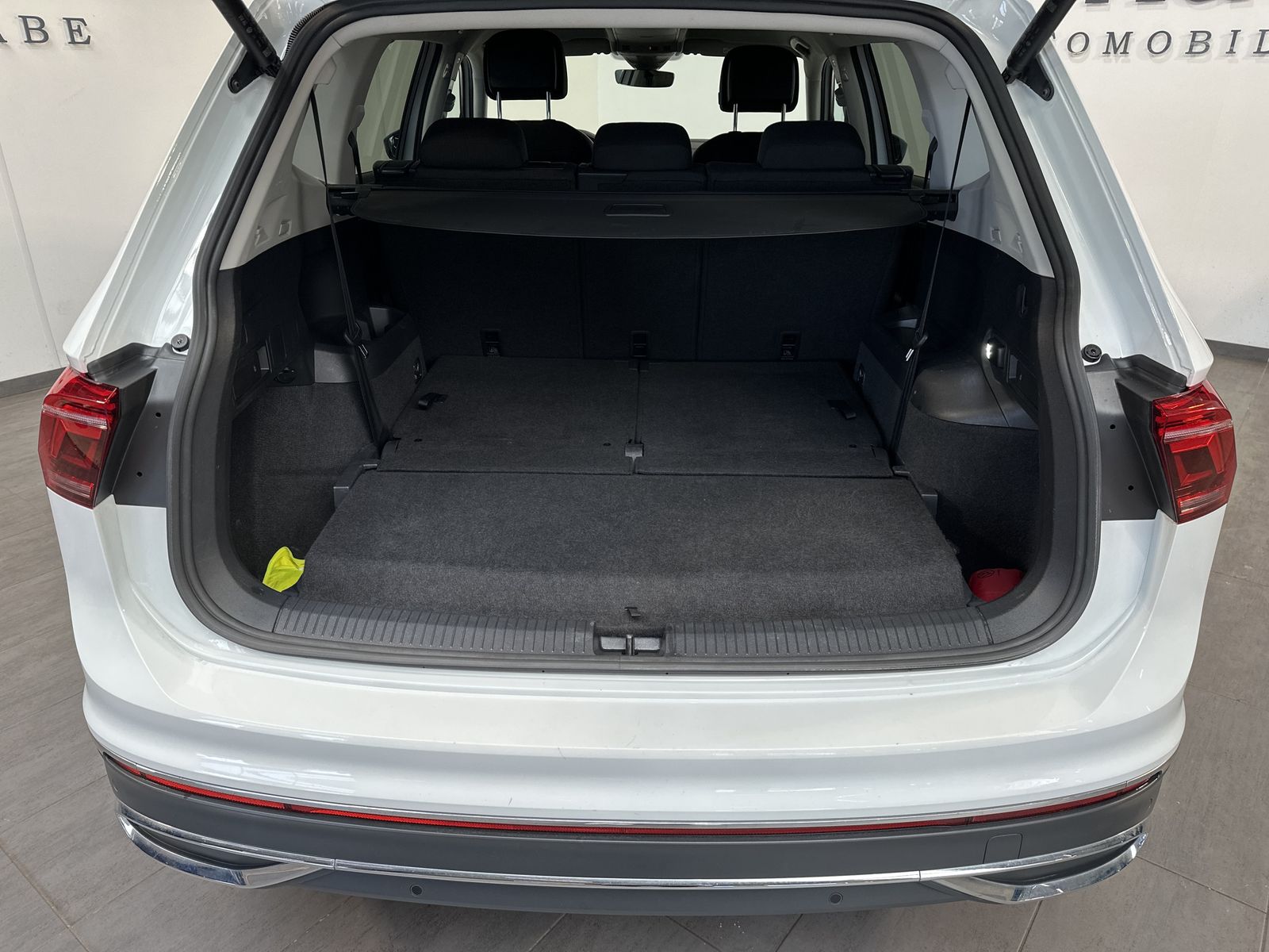 Fahrzeugabbildung Volkswagen Tiguan Allspace 4M Elegance 7-Sitzer NAV+IQLIGHT