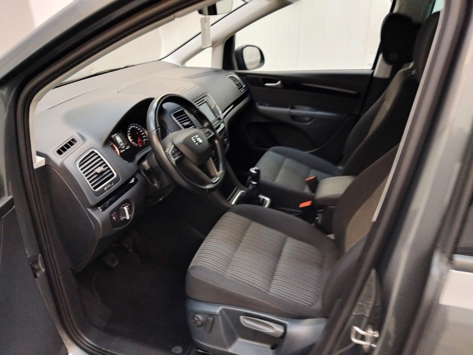 Seat Alhambra (06/2026, Benzin)
