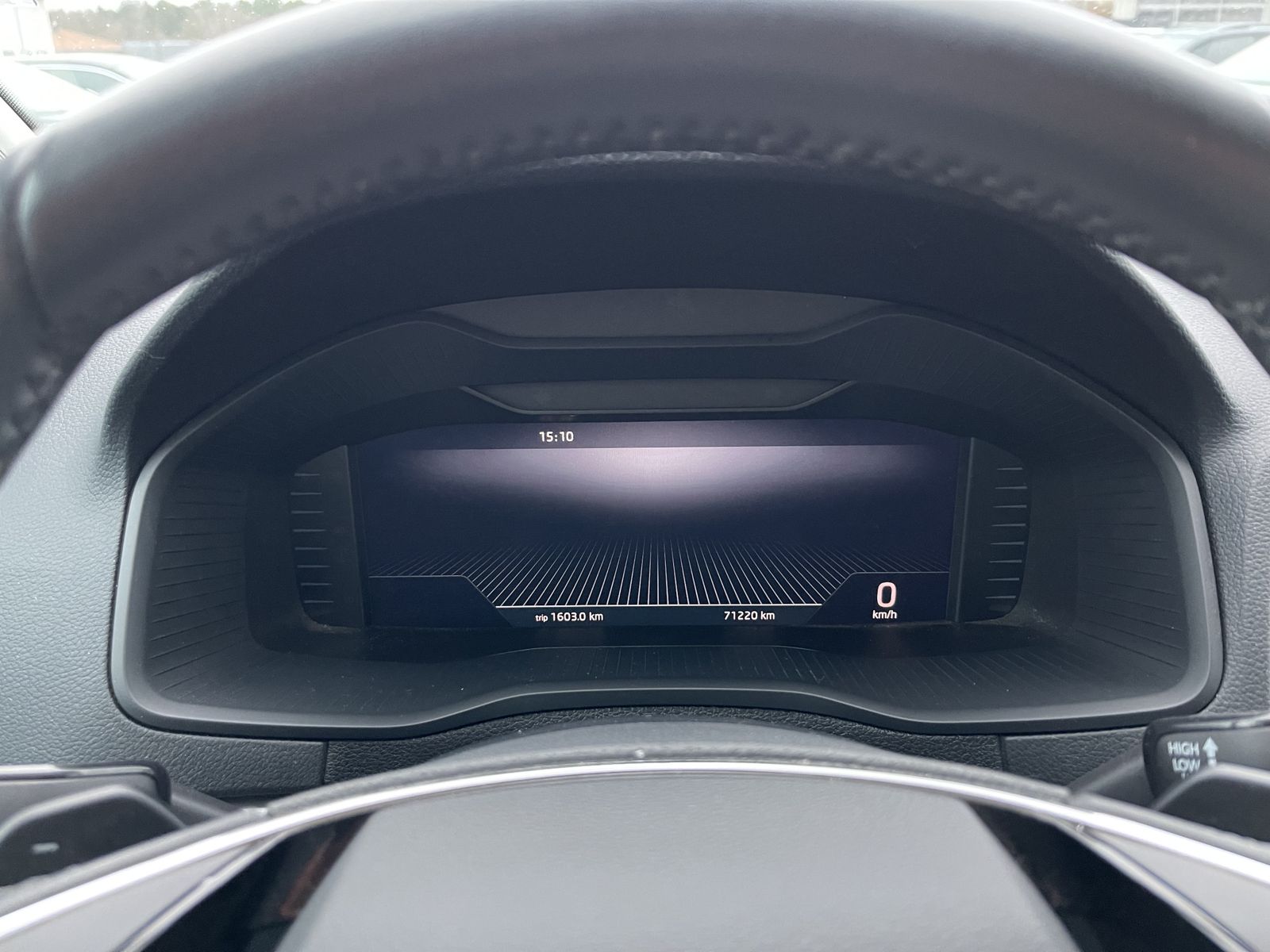 Fahrzeugabbildung SKODA Karoq Ambition 1.5 TSI*AHK*STHZ*LED*Cam*ACC*