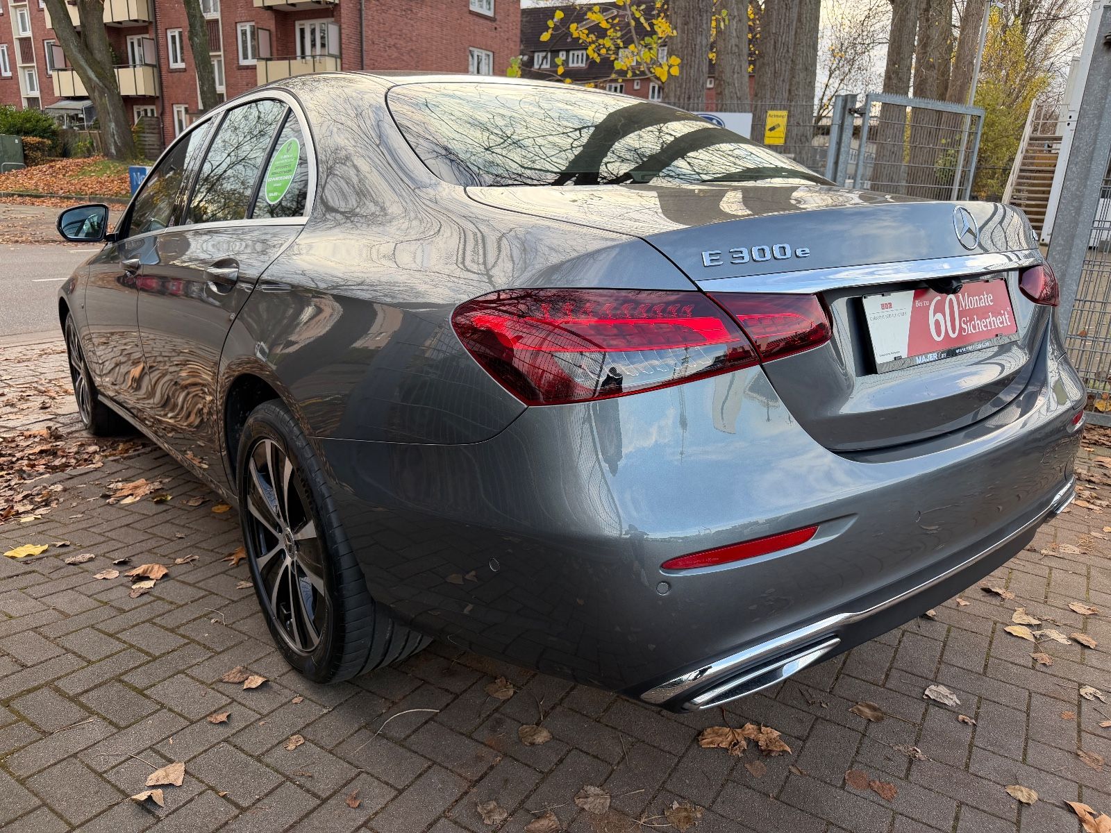 Fahrzeugabbildung Mercedes-Benz E 300e Avantgarde 4Matic*LED*KAMERA*TEILLEDER*