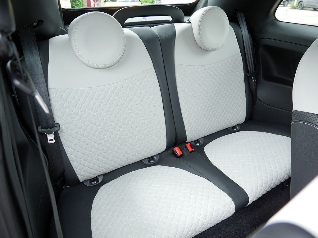 Fahrzeugabbildung Fiat 500 1.0 DolceVita KLIMAAUTOMATIK NAVI
