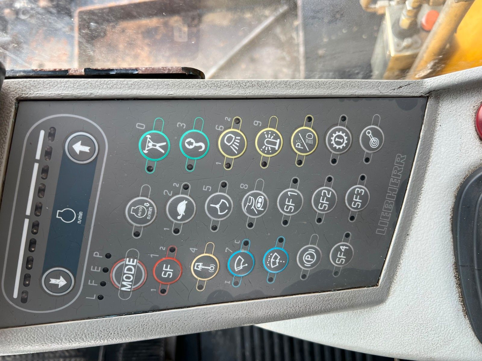 Fahrzeugabbildung Liebherr A 900 C ZW Litronic / 18.866h / 2008