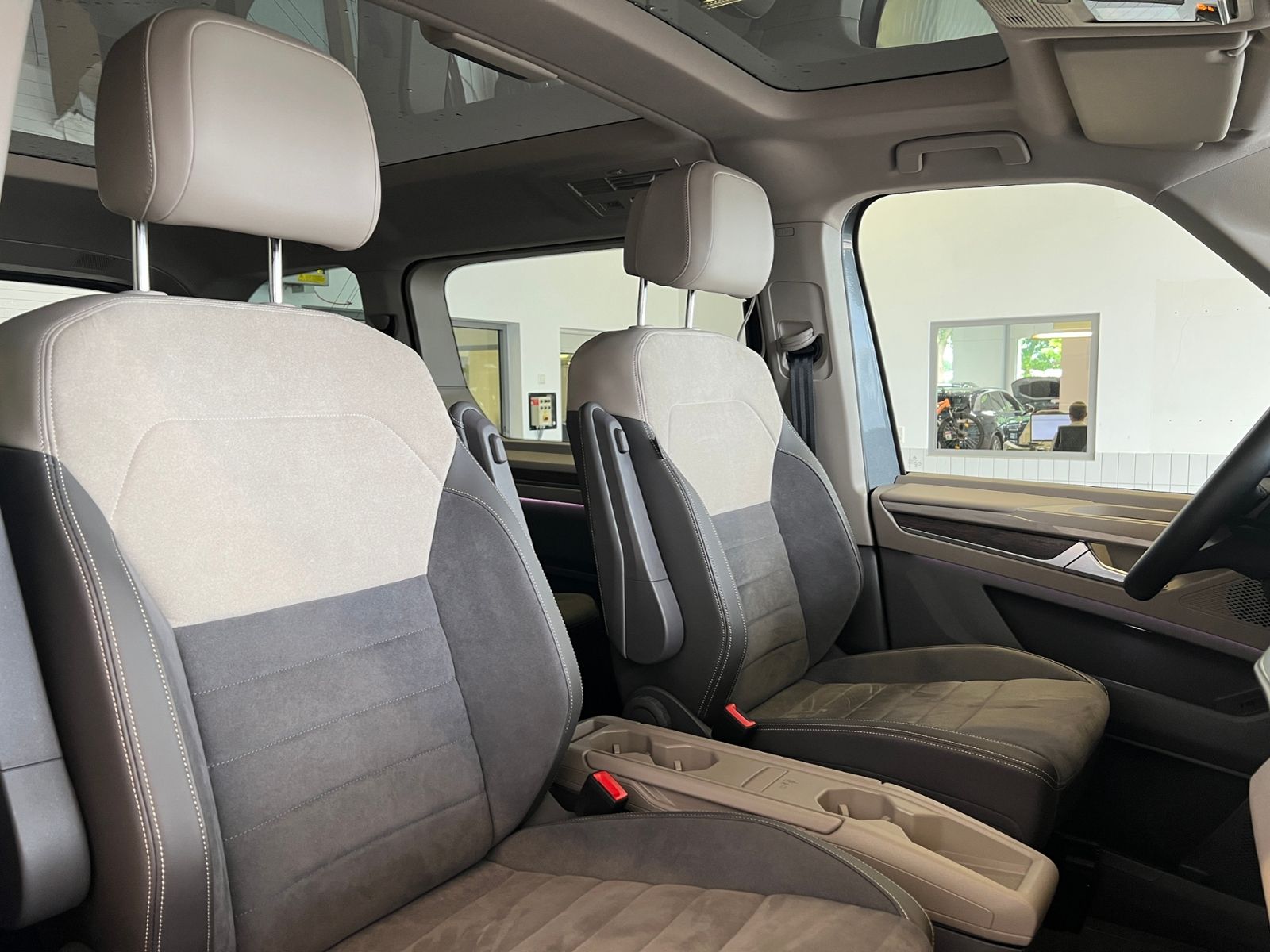 Fahrzeugabbildung Volkswagen Multivan T7 Style 2.0 TDI DSG *AHK, IQ.Light, Pa