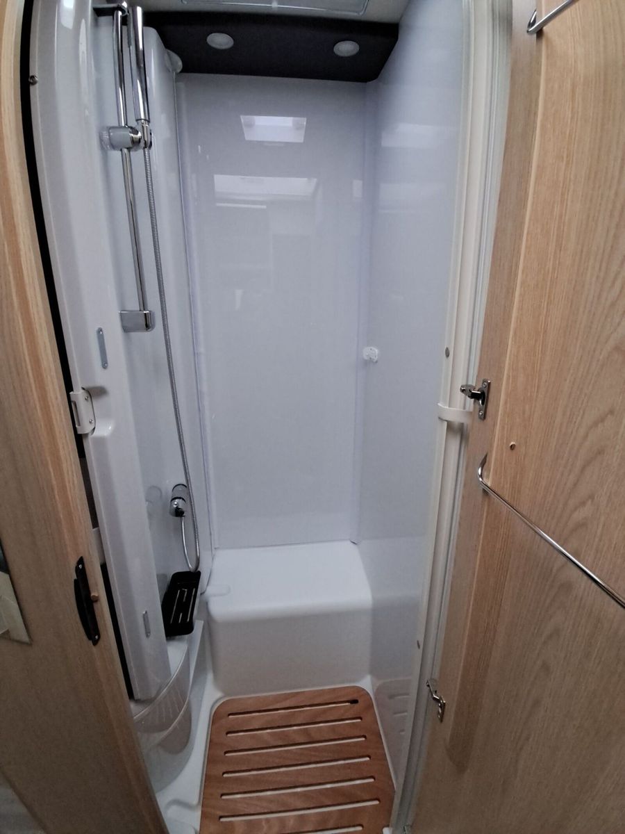 Fahrzeugabbildung Sunlight Adventure T 66S Automatik, Dörr Edition, TV