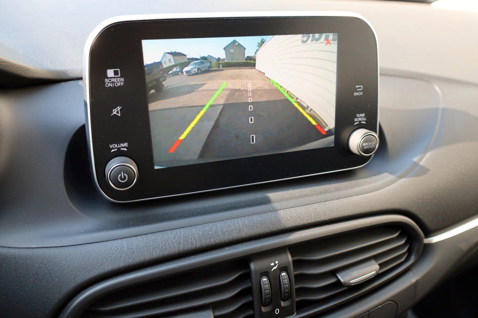 Fahrzeugabbildung Fiat Tipo Lounge Navi,Kamera,SH,PDC,SR+WR