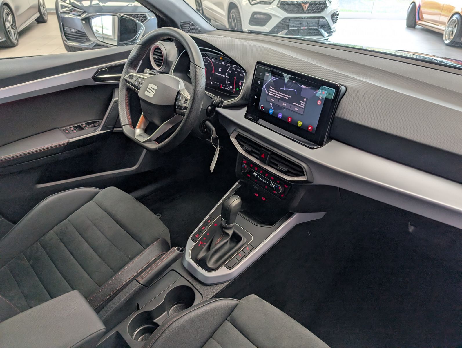 Fahrzeugabbildung SEAT Arona 1.5 TSI DSG FR LED ACC Cam Dinamica AHK 18