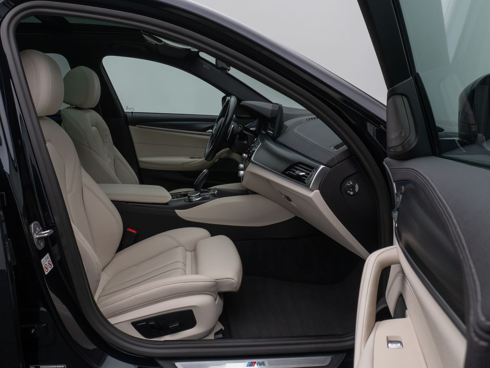 Fahrzeugabbildung BMW 530e xD M Sport Pro Panoram Kamera Laser HUD H/K