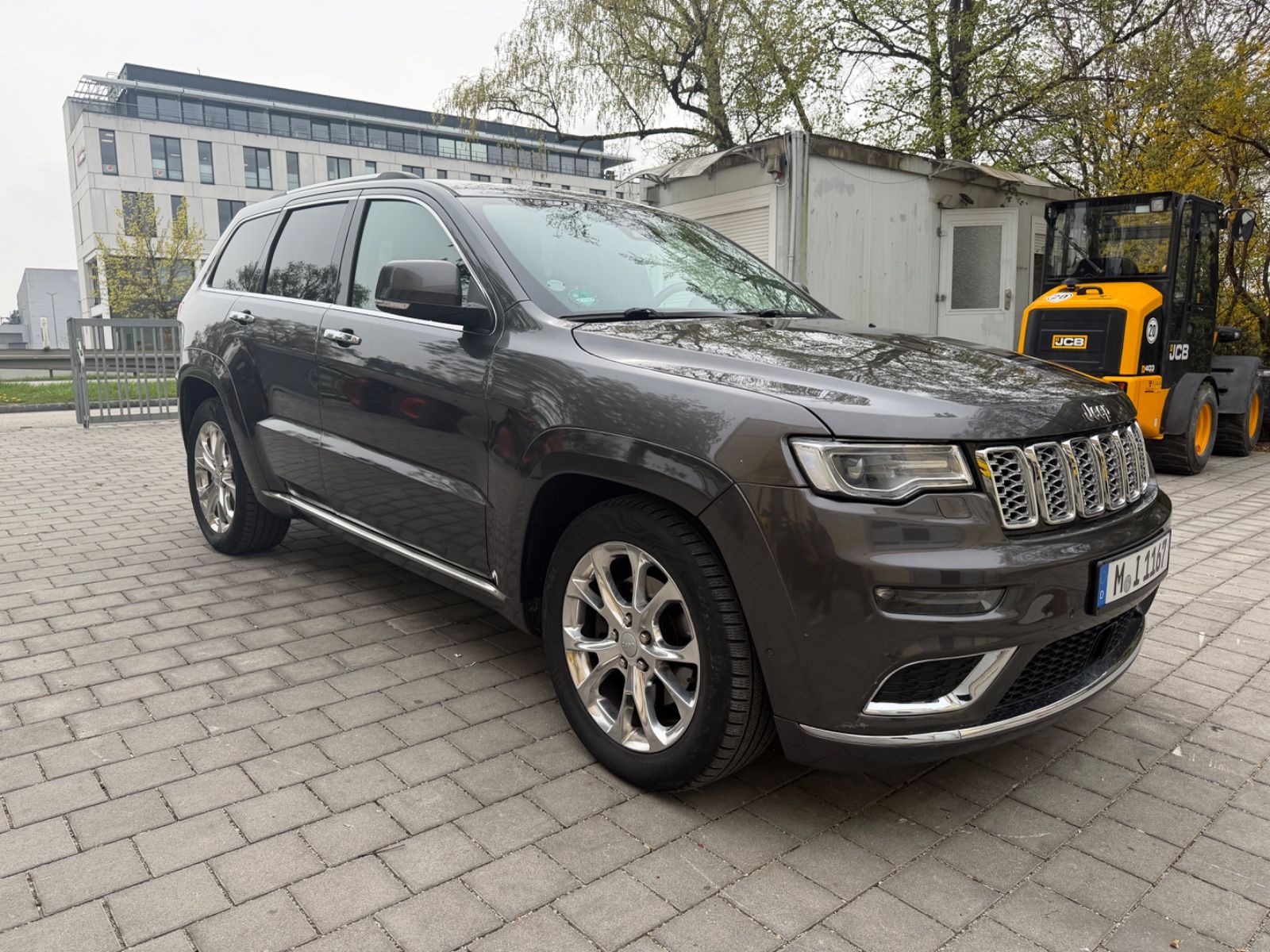 Fahrzeugabbildung Jeep Grand Cherokee 3.0l V6 MultiJet 184kW Summit
