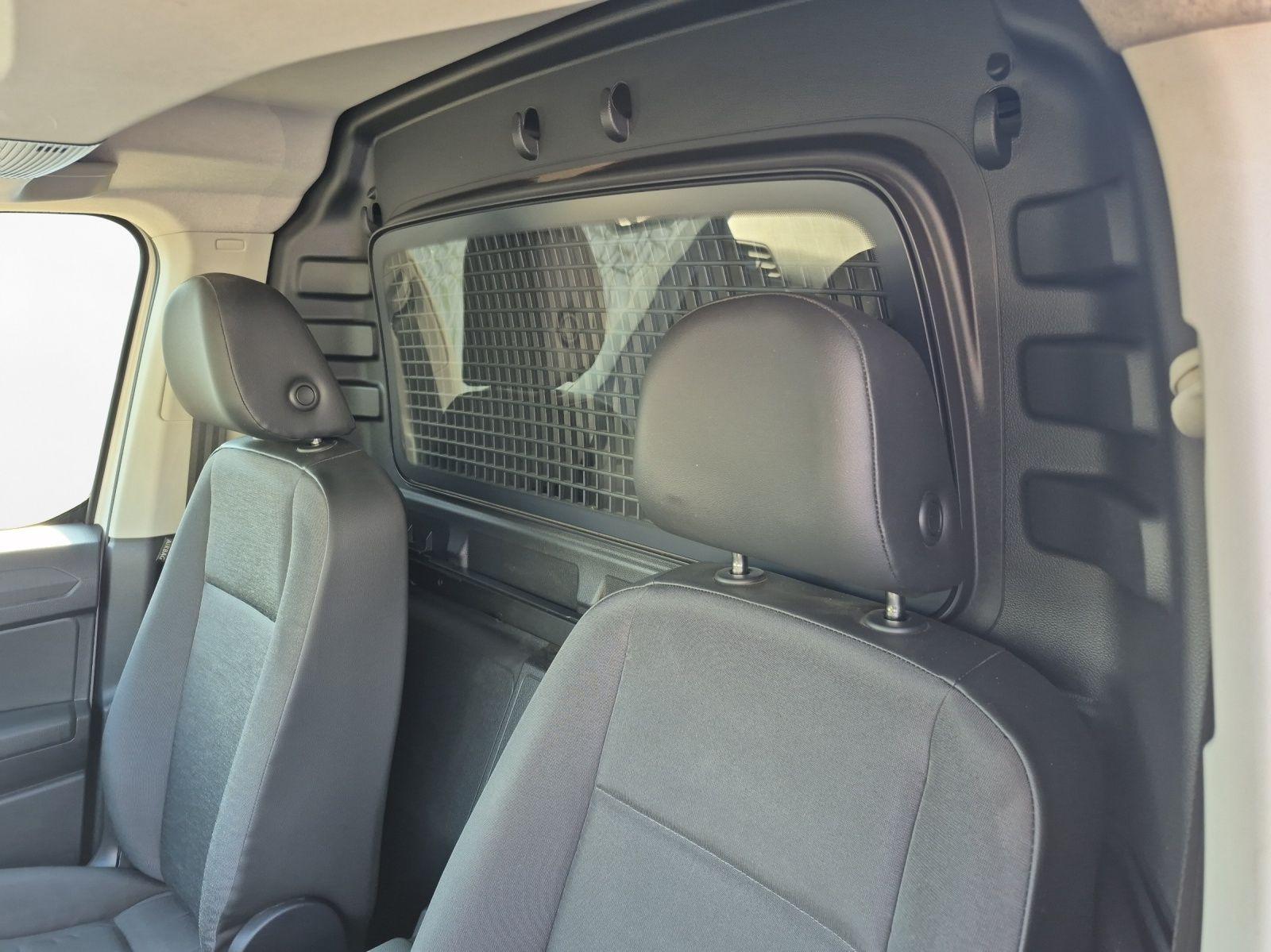 Volkswagen Caddy Cargo mit Regal