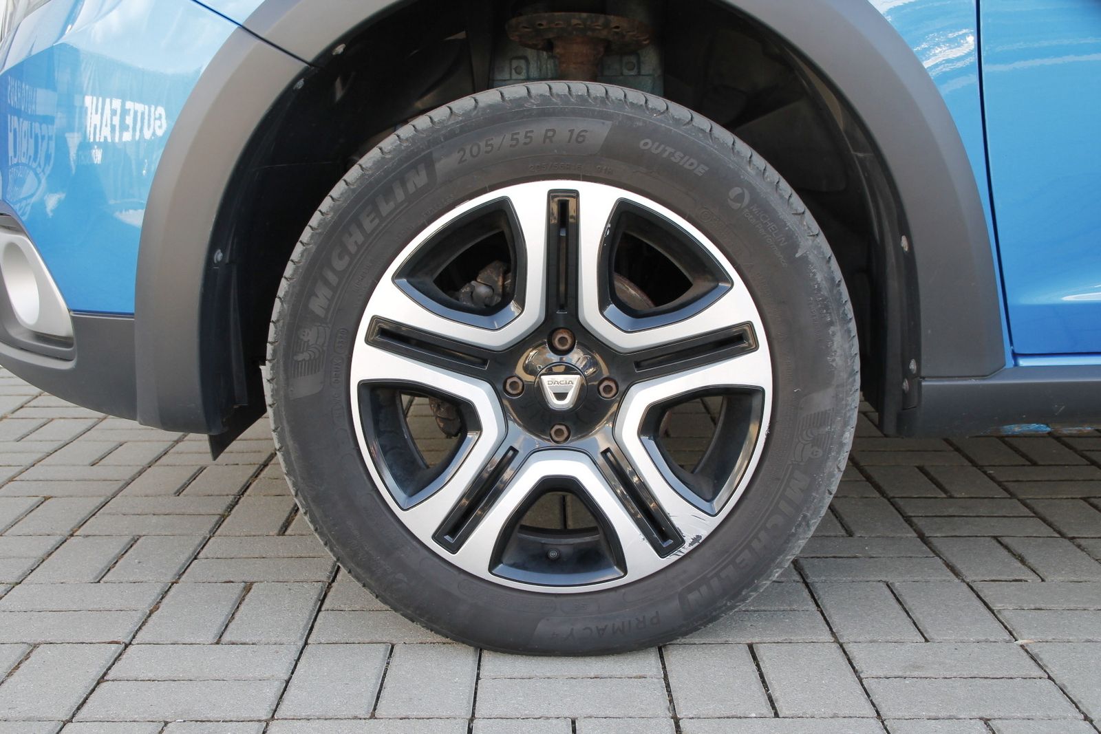 Fahrzeugabbildung Dacia Sandero Stepway Celebration