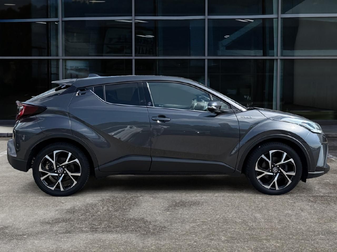 Fahrzeugabbildung Toyota C-HR Hybrid Team D