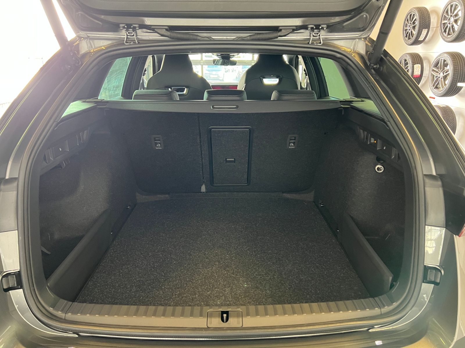 Fahrzeugabbildung SKODA Octavia Combi IV Sportline 2.0 TDI DSG *AHK, LED