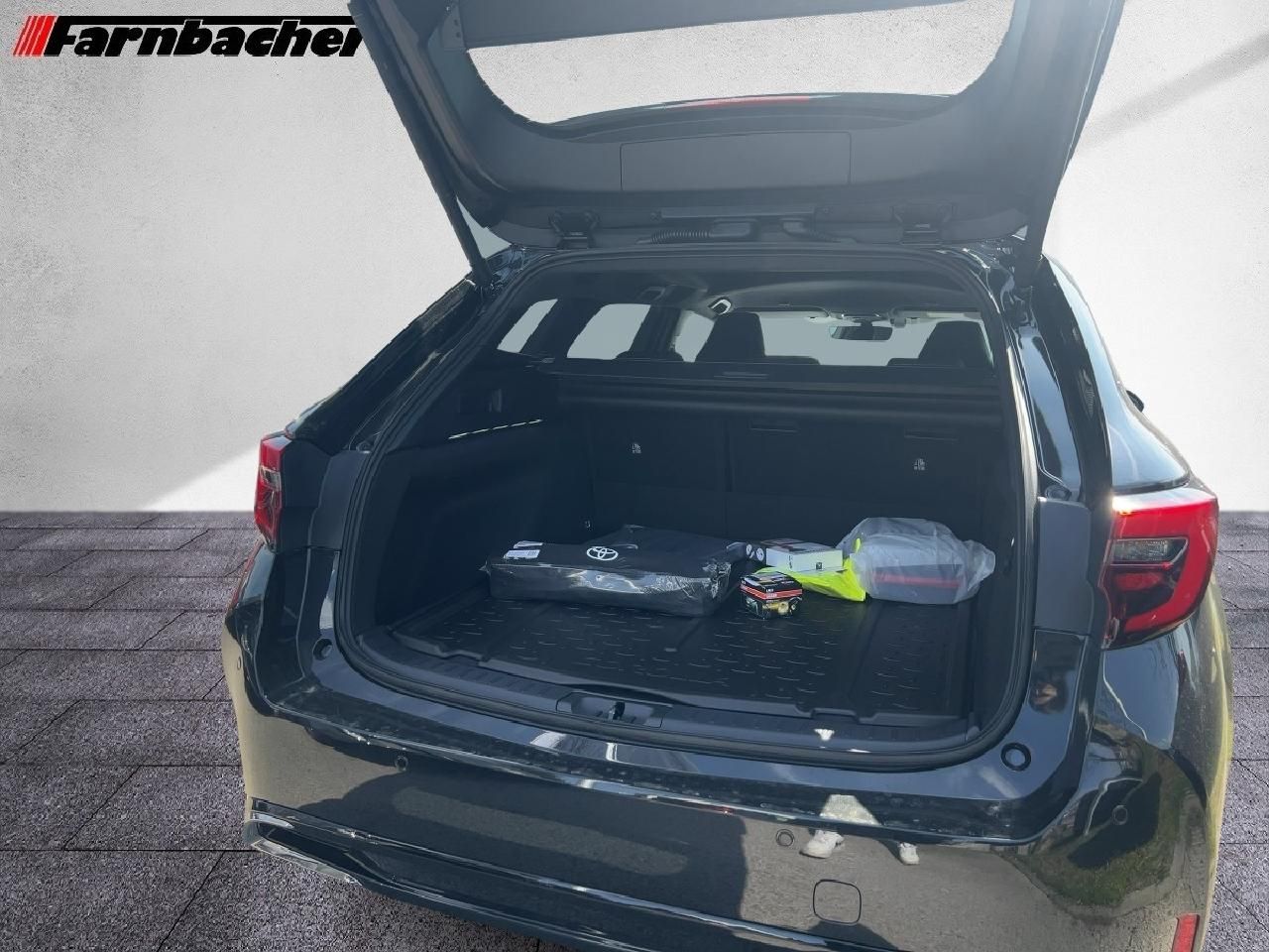 Fahrzeugabbildung Toyota Corolla TS Hyb. Teamplayer + Technik Paket TS