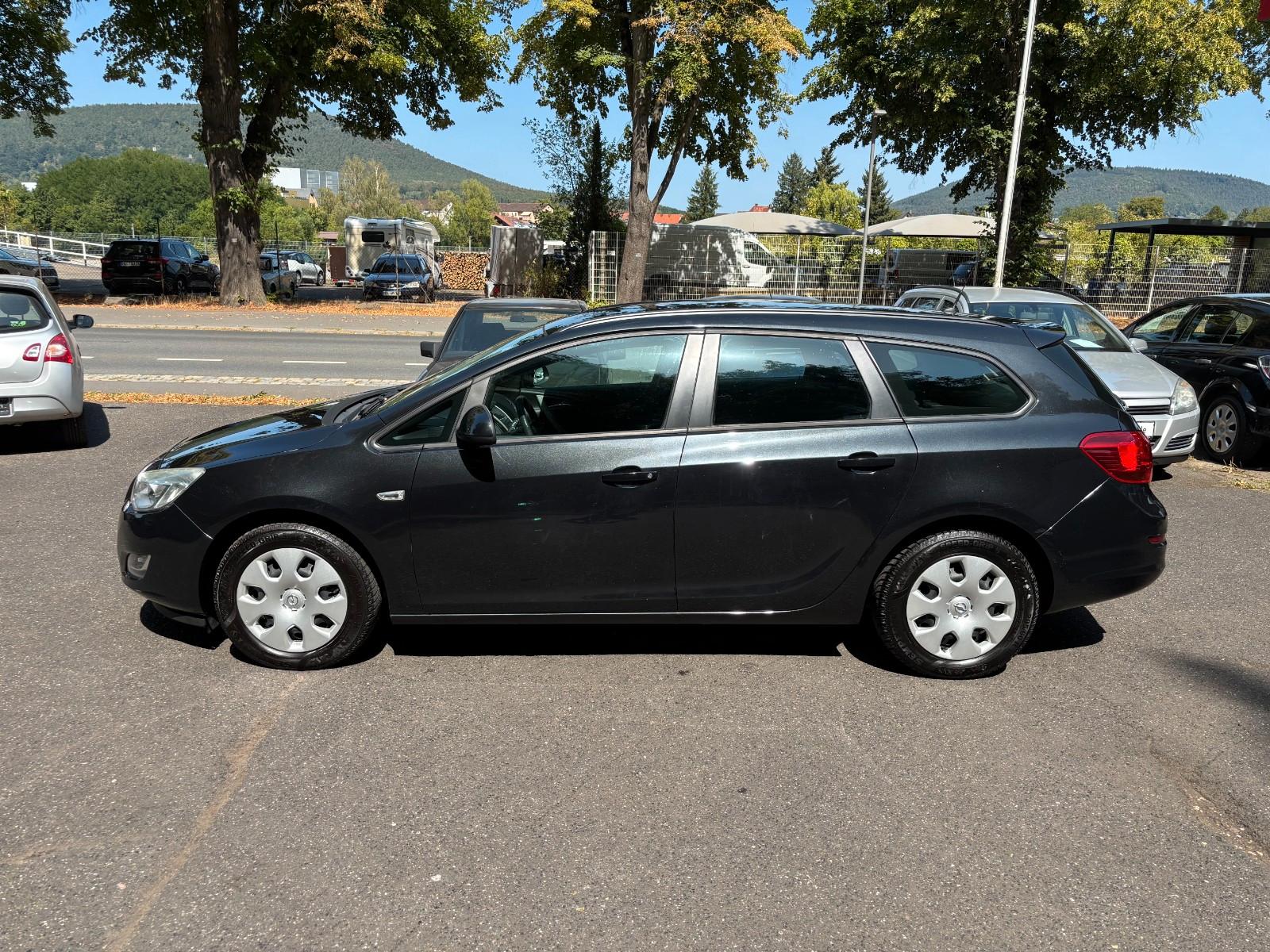 Opel Astra 2012 — interior