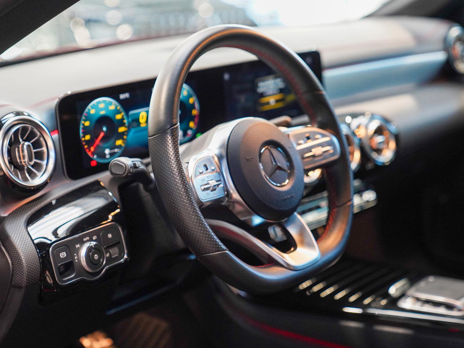 Mercedes-Benz CLA 200 SB AMG Line Night KEYLESS Panorama LED