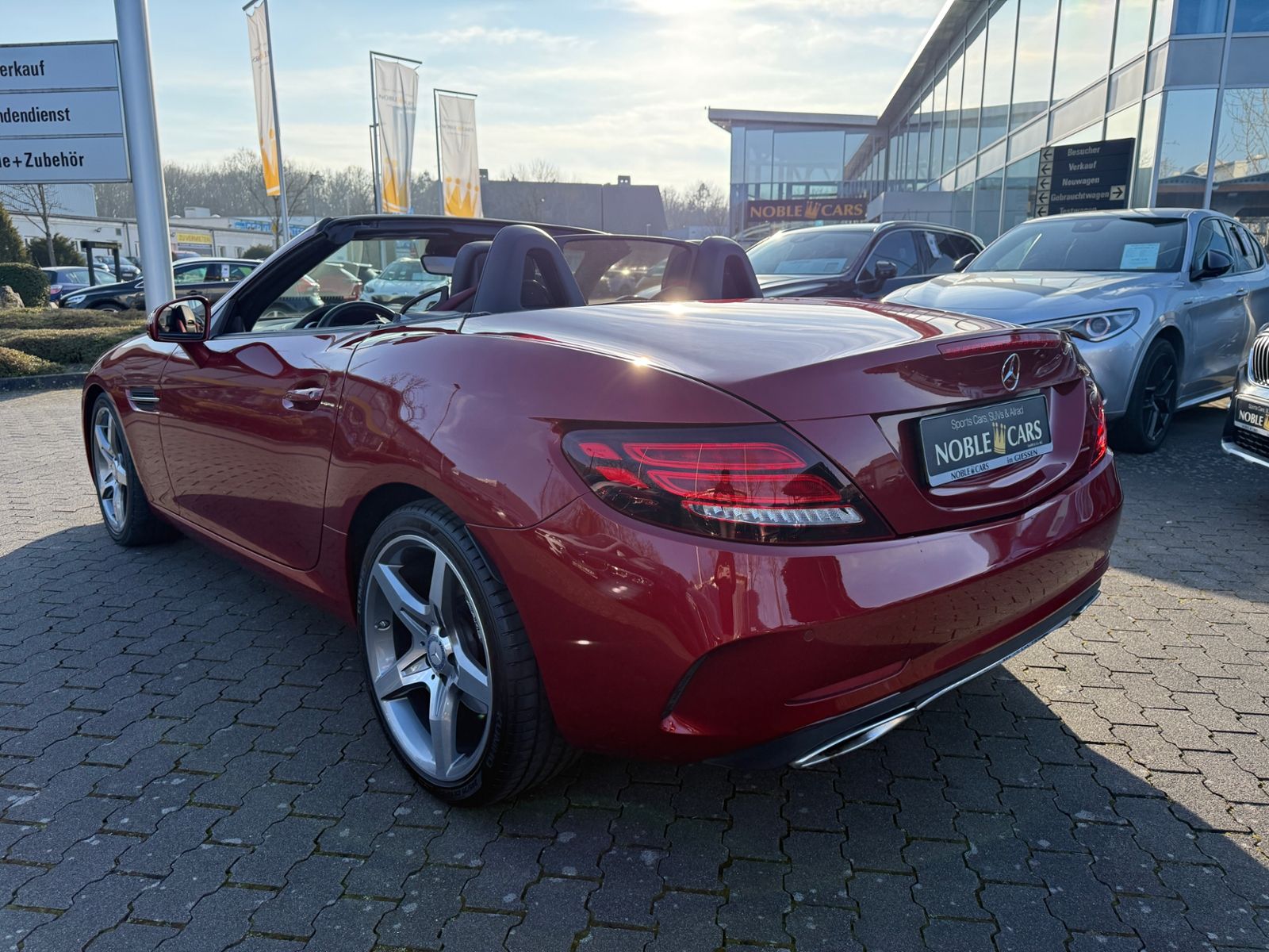 Fahrzeugabbildung Mercedes-Benz SLC 200 Roadster LED NAVI ALU
