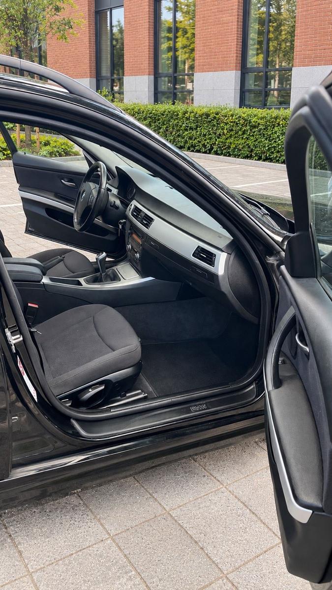 BMW 318 2010 — photo 12