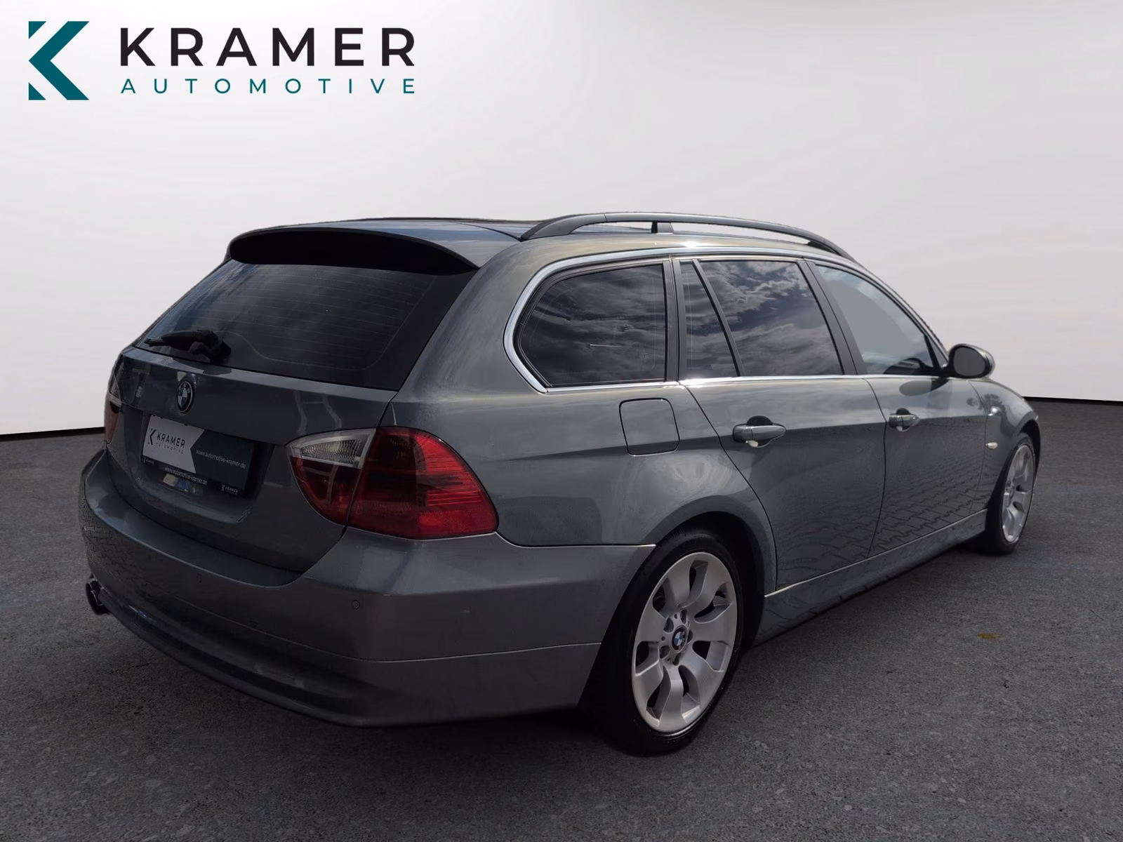 BMW 330xi Touring 258 ch 6 cylindres xDrive • Boîte auto • Toit pano • Xénon • Attelage