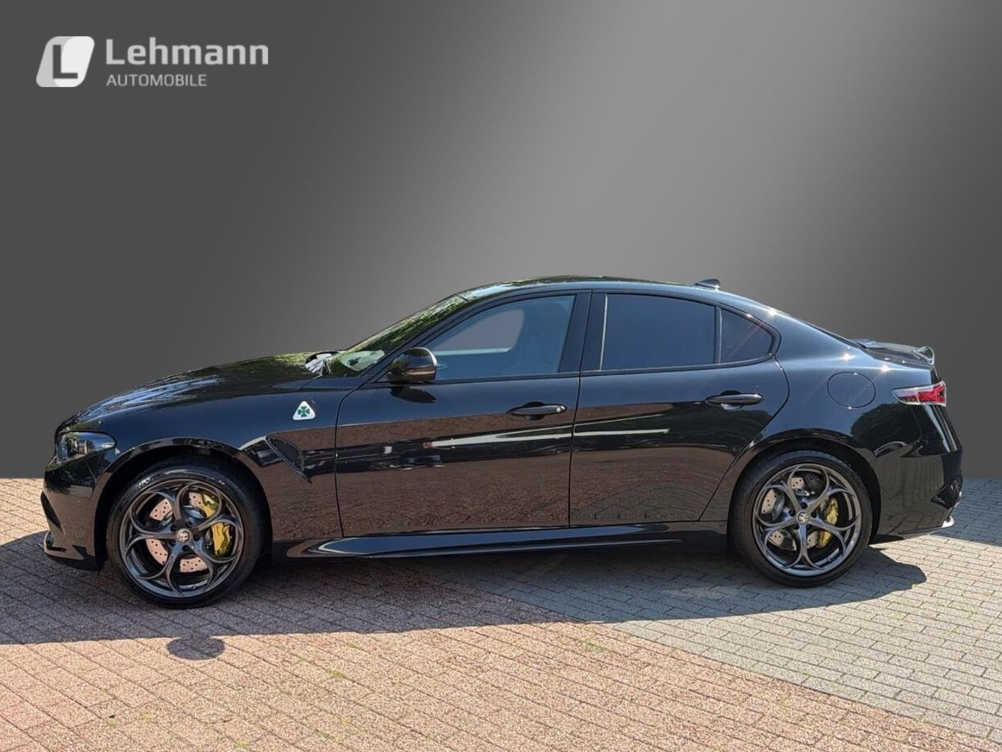 Fahrzeugabbildung Alfa Romeo Giulia Quadrifoglio Oro -Akrapovic-Carbon Dach-