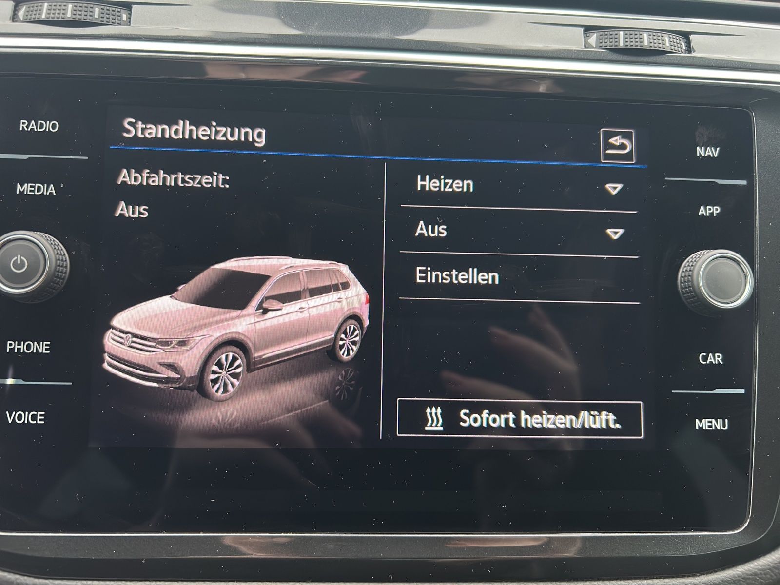 Fahrzeugabbildung Volkswagen Tiguan TDI R-Line DSG STH AHK LED AID ACC RFK 20