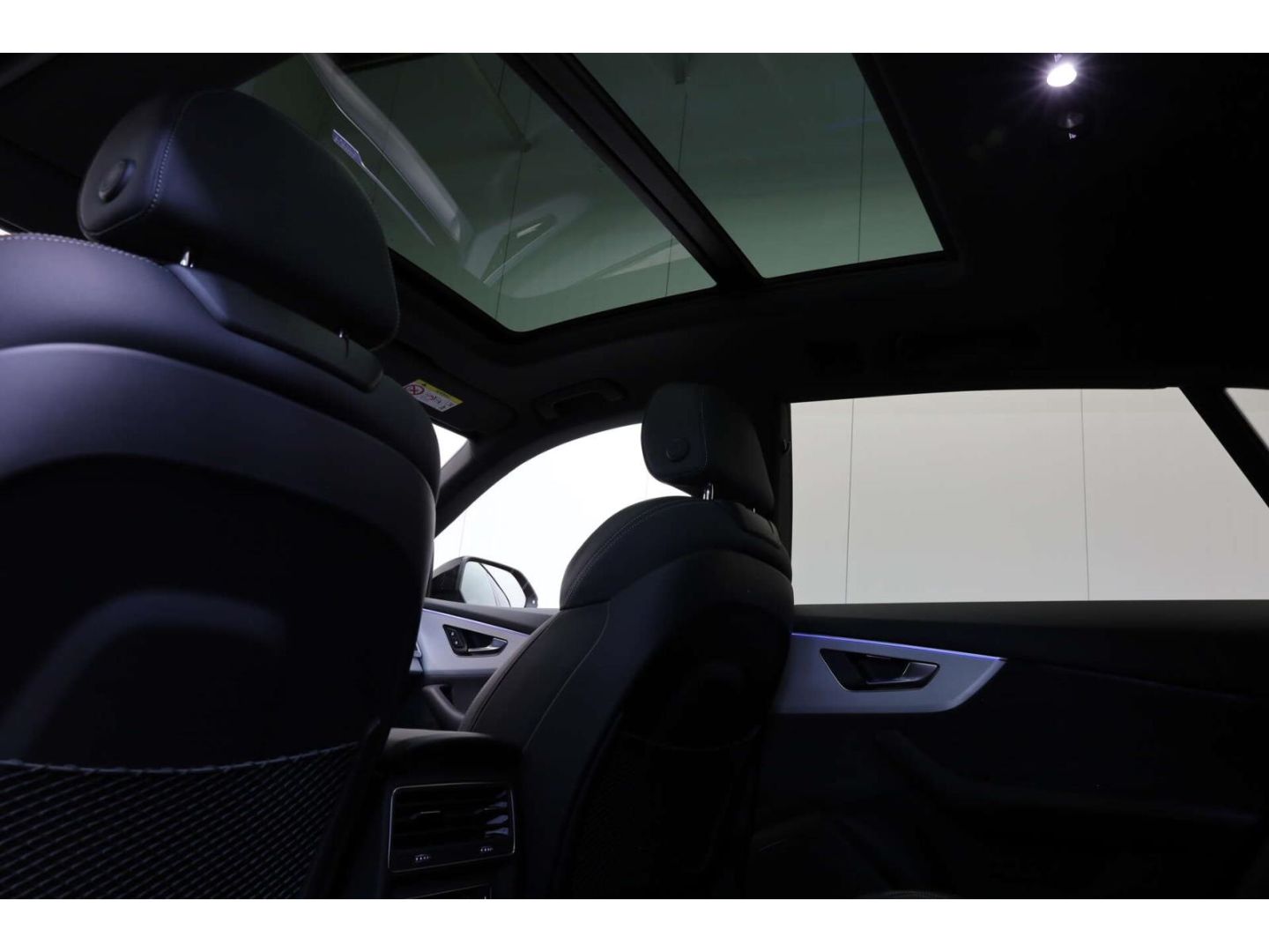 Audi Q8 55 TFSI e quattro S line foto 23