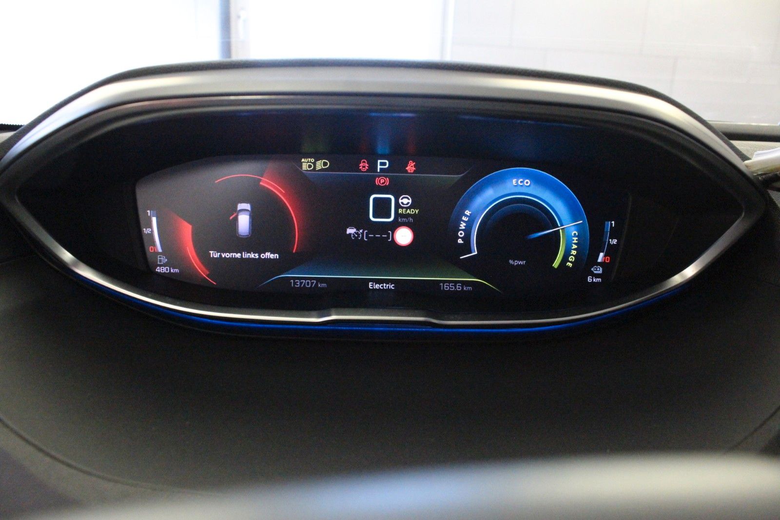 Fahrzeugabbildung Peugeot 3008 Plug-In Hybrid 225 e-EAT8 Allure Pack