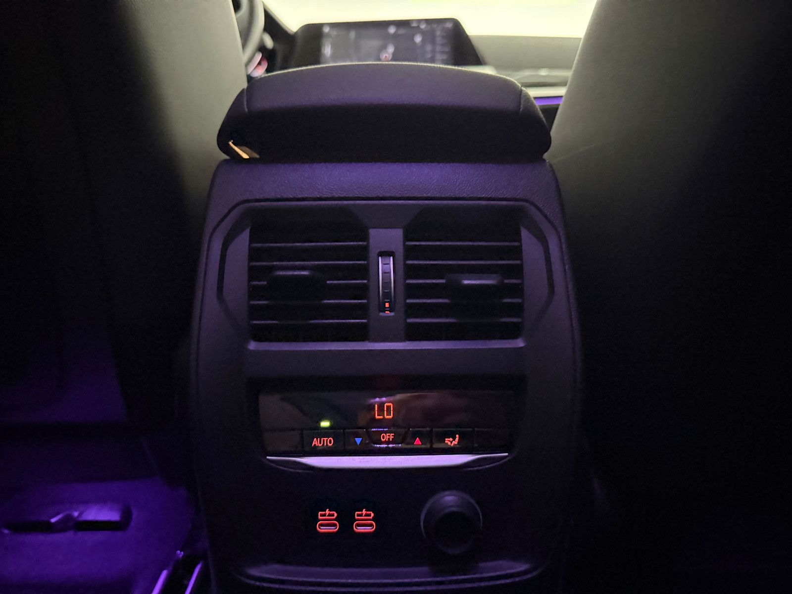 Fahrzeugabbildung BMW 320 d Lim. Sport Line/LED/LIVE COCKPIT/H&K/HuD