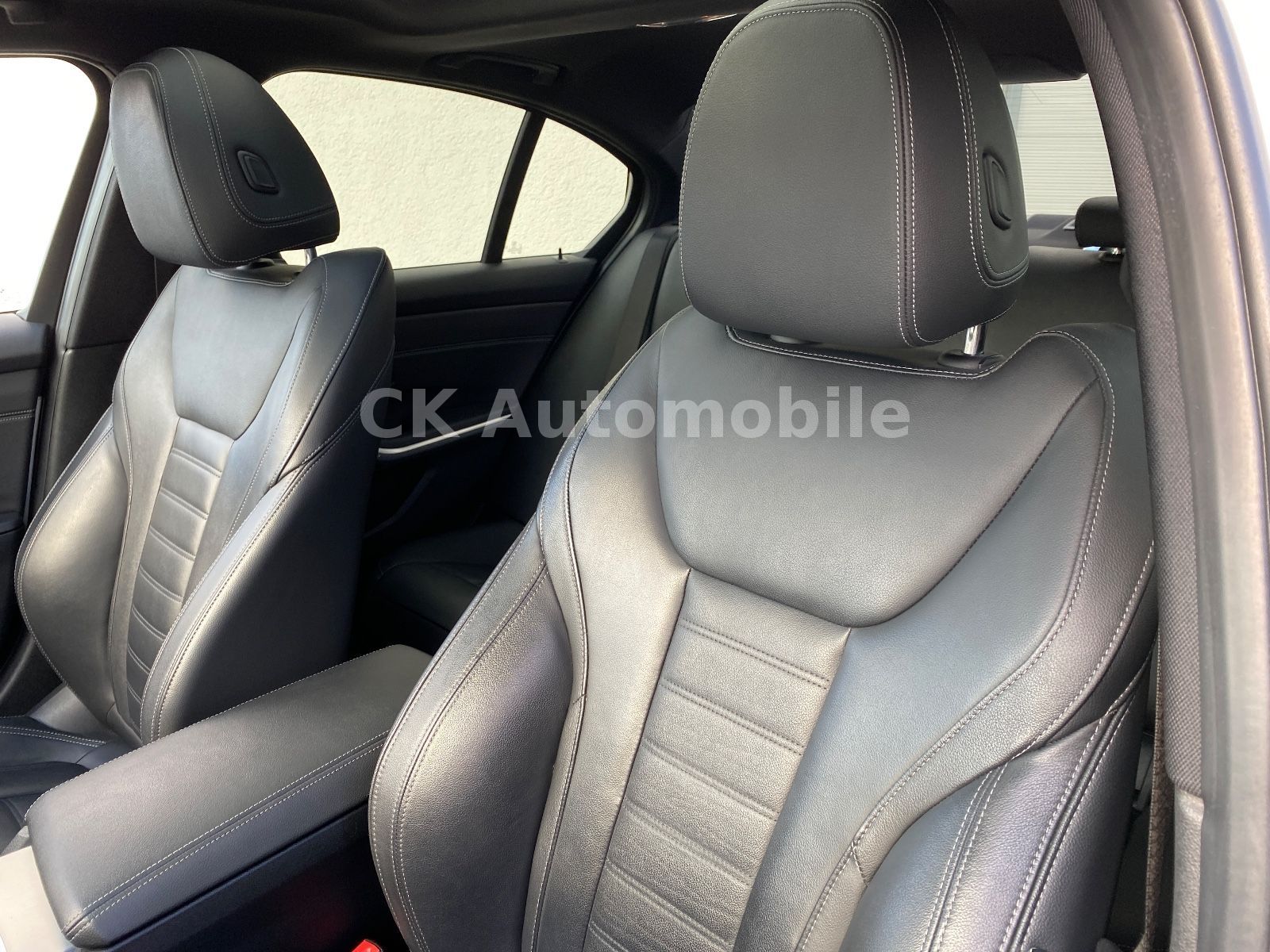 Fahrzeugabbildung BMW 320d Lim. M-Sport/Shadow-Line/Navi/Leder/LED/Kam