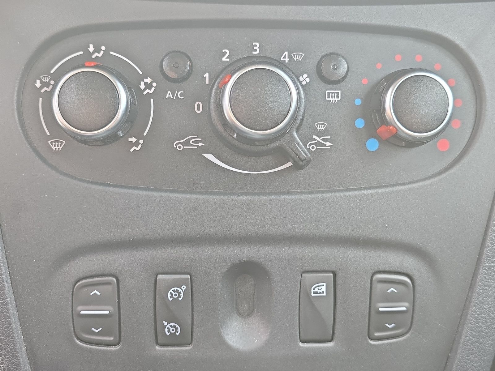 Fahrzeugabbildung Dacia Sandero II Stepway Prestige Kamera Navi Media