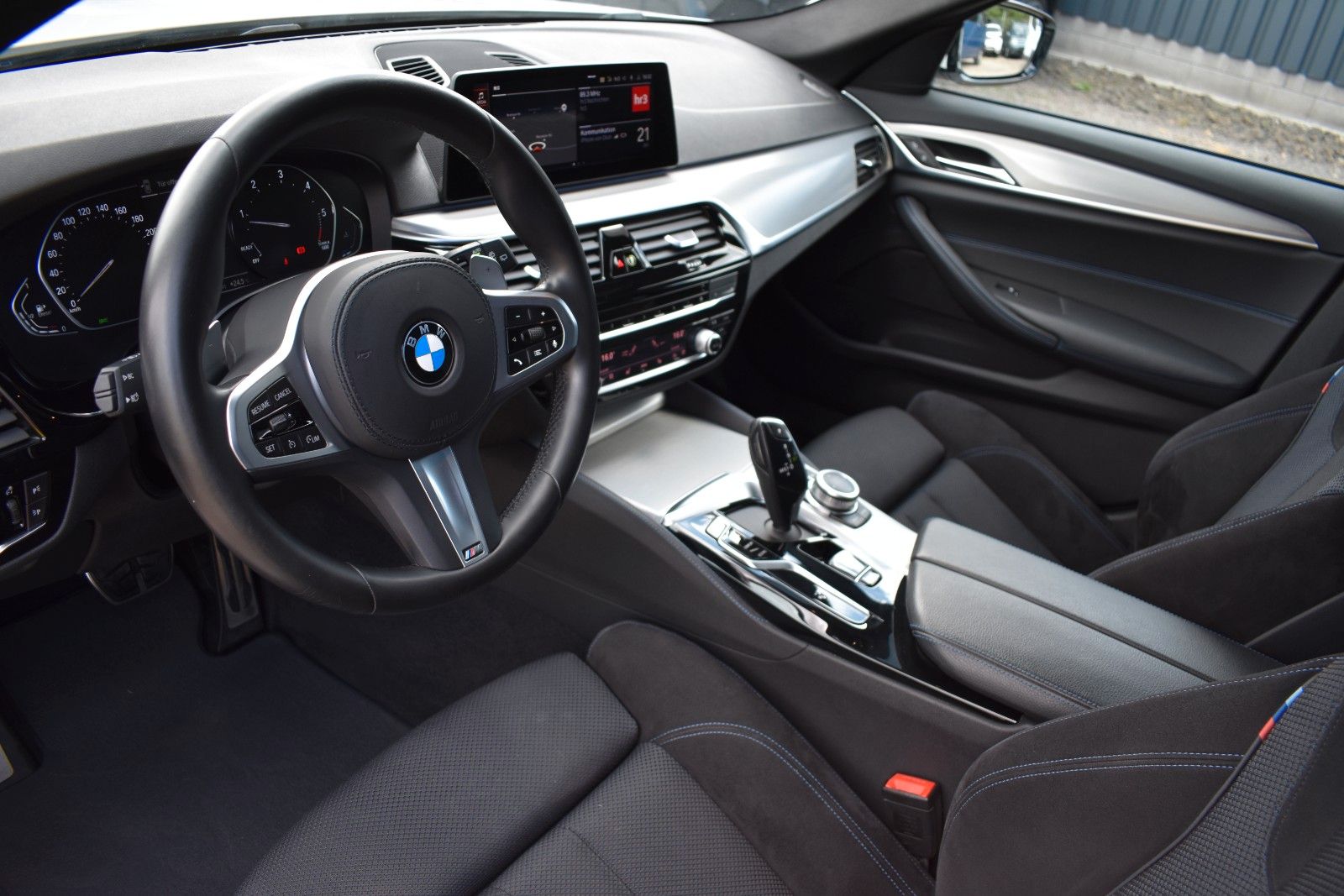 Fahrzeugabbildung BMW BMW 520d Touring  xDrive/M Sport/Anhänger/Shadow