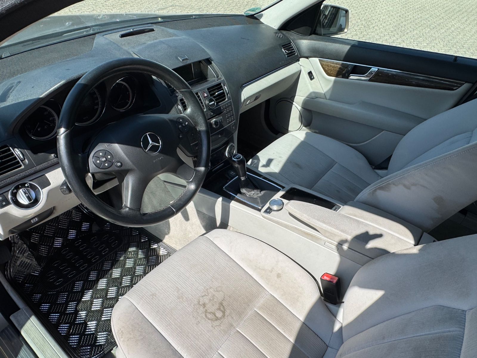 Fahrzeugabbildung Mercedes-Benz C 200 CDI BlueEfficiency/Limousine/TÜV/Xenon