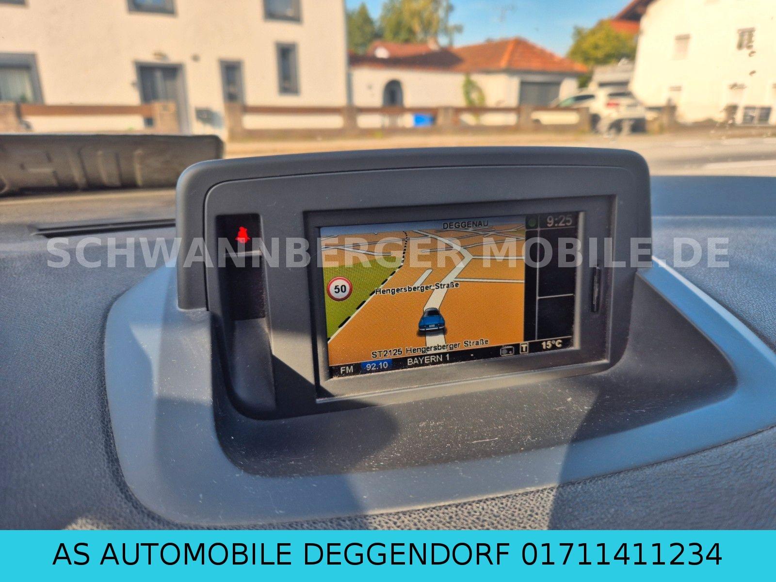 Renault Megane 2011 — photo 17