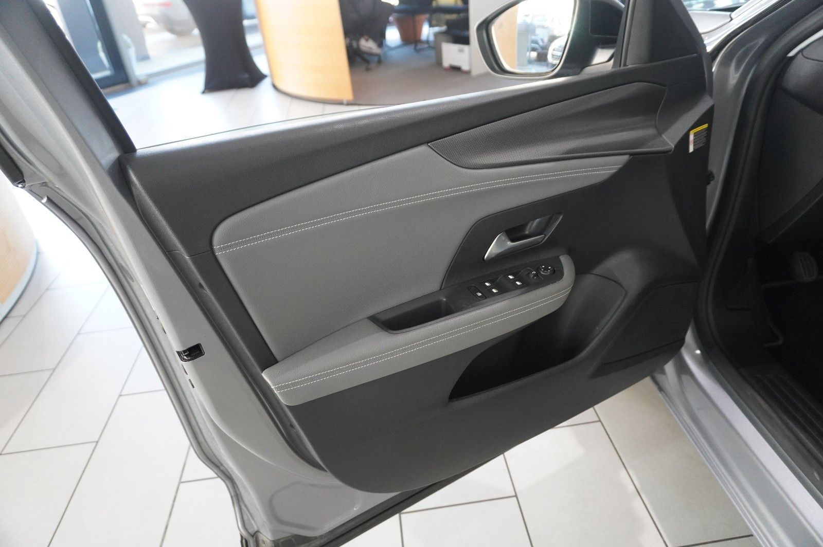 Fahrzeugabbildung Opel Mokka ELEGANCE 1.2T NAVI/LED/KAMERA/SPORT/SH/DAB