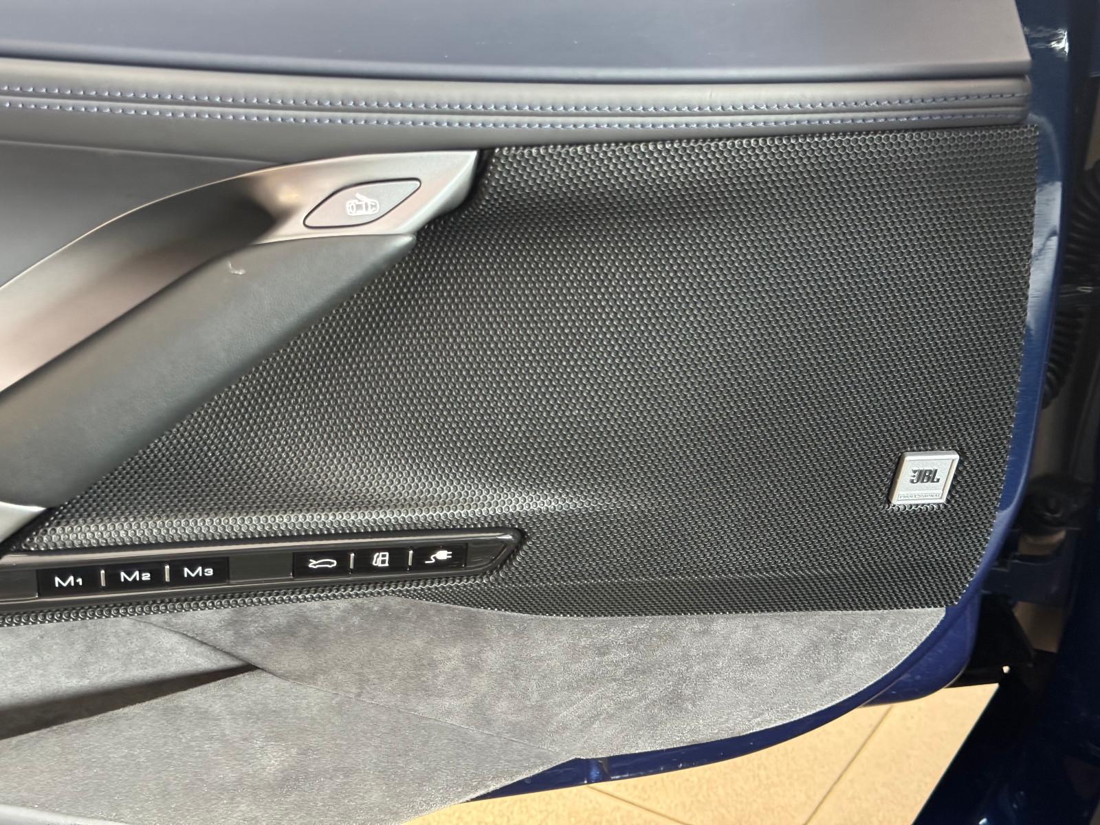 Ferrari SF90 Stradale Two-Tone Lift JBL CarPlay Approved