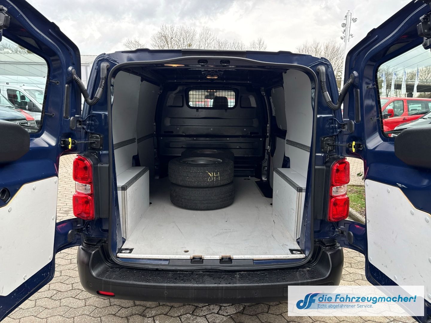 Fahrzeugabbildung Opel Vivaro Kasten Edition M 1.5 D  Musikstreaming To