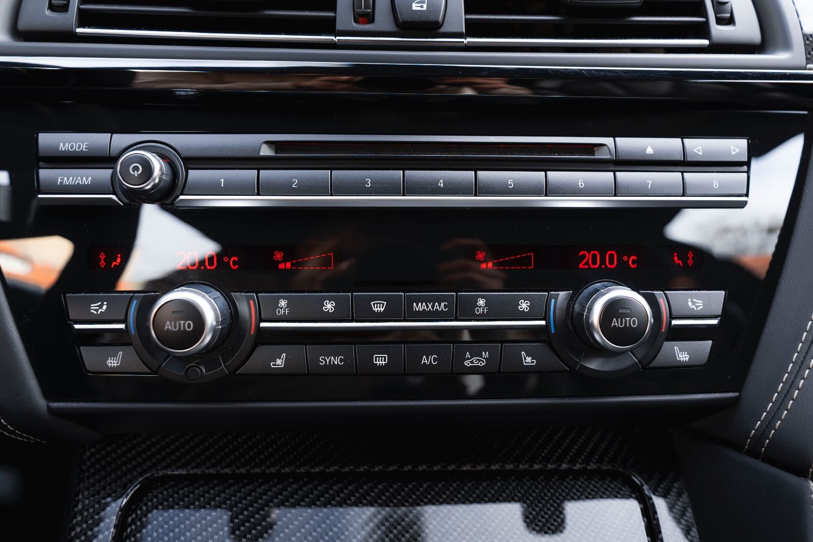 Fahrzeugabbildung BMW M6 Competition 1/100  B&O 360° Carbon LED
