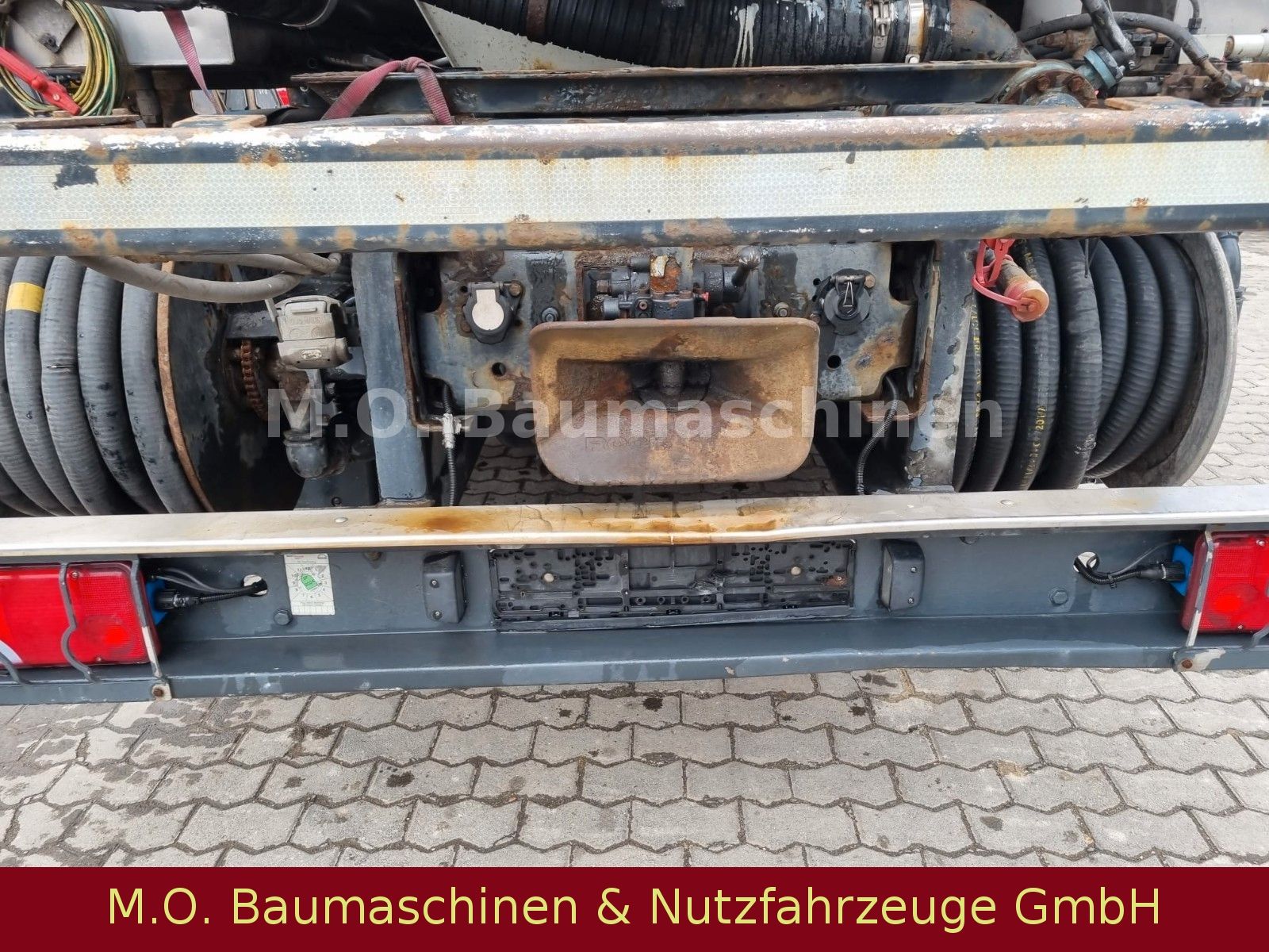 Fahrzeugabbildung MAN TGX 26.440 / Kroll 35609 / L+L Achse / Euro5/ADR