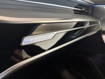 Fotografie des Audi A6 Avant 50 TFSI e quattro Sport/220KW Systemle