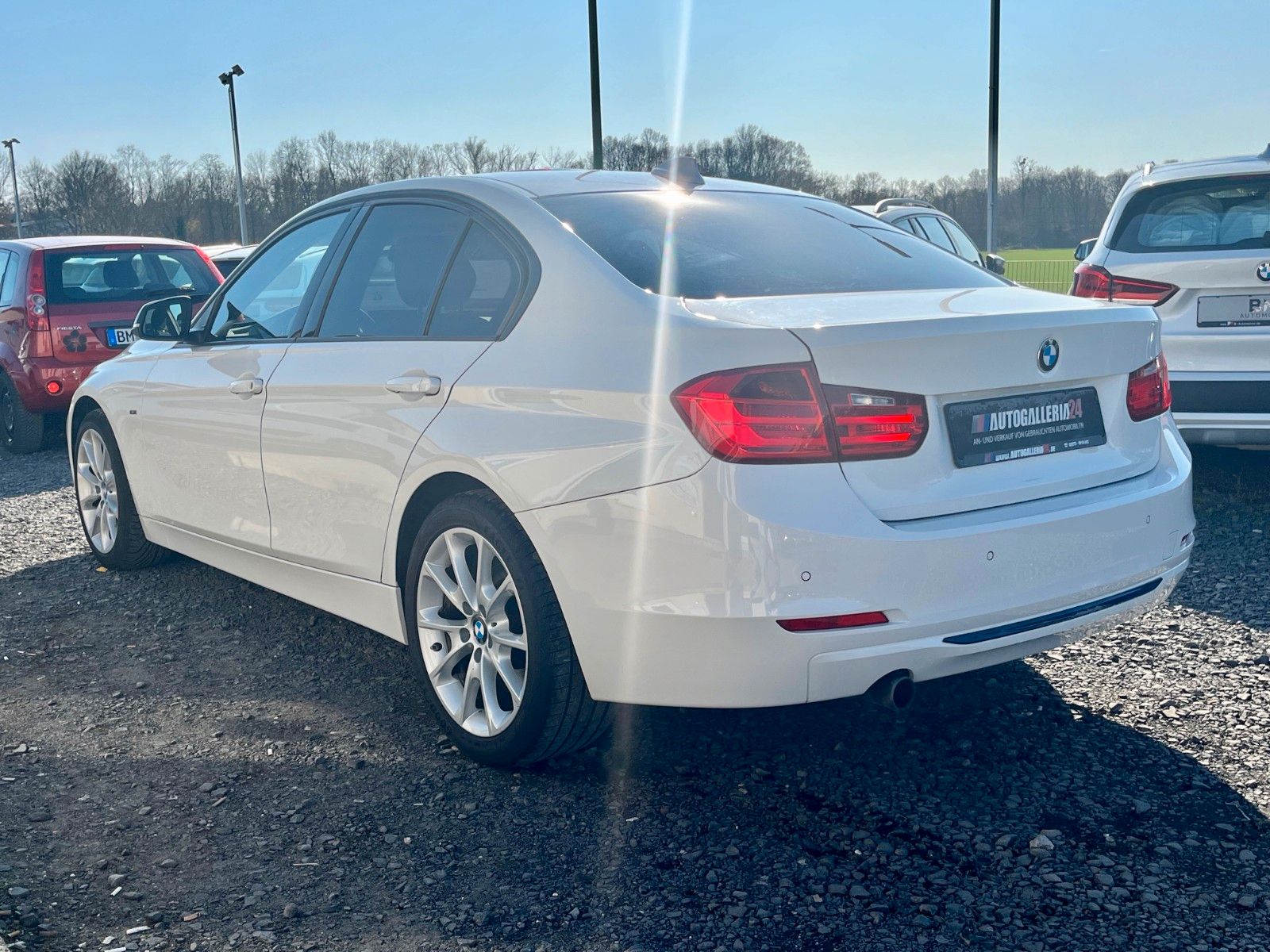 Fahrzeugabbildung BMW 320d Limo Aut. SPORT LINE Navi Xenon SPORTSITZE