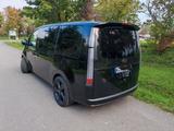 Hyundai STARIA 2.2 CRDi Signature 7-Sitzer Auto 2WD ... - schwarze Hyundai STARIA